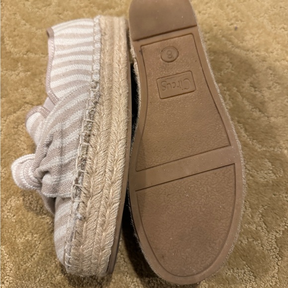 Adorable canvas tan and white espadrille. - Picture 5 of 5